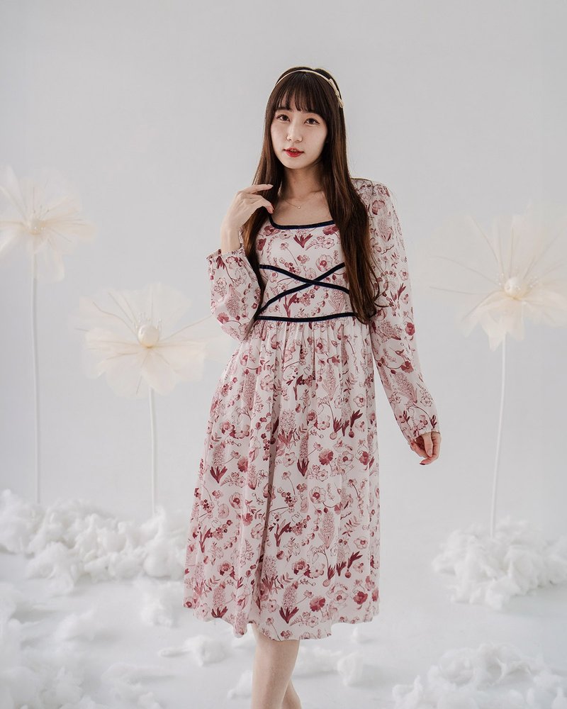 [Boli Print] French palace style classical strap decoration long-sleeved dress retro crescent color - ชุดเดรส - ผ้าไหม สีแดง