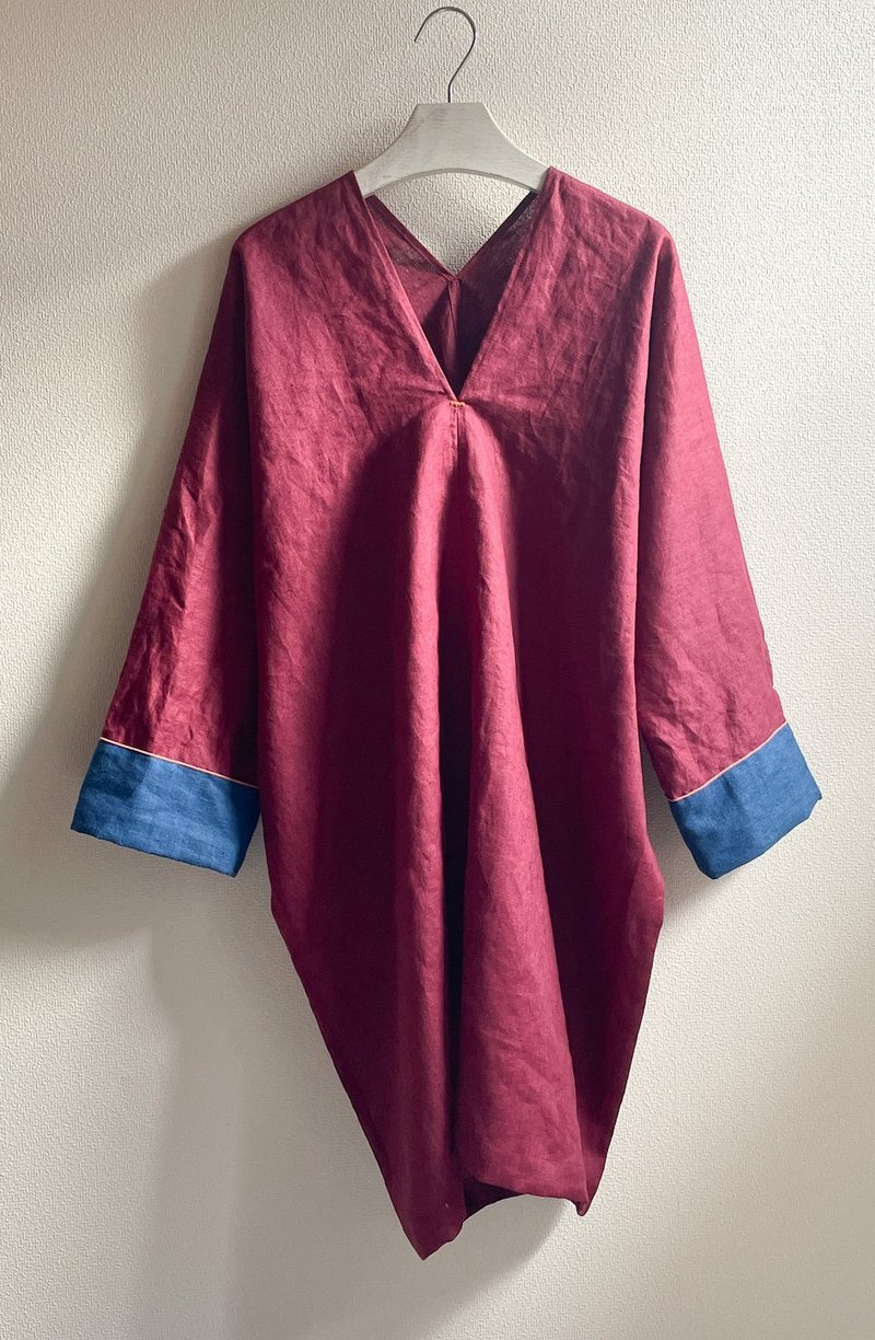 Loose and quiet red-purple Linen dress with indigo-dyed cuffs Poncho Dress JAPANBLUE Aizome - One Piece Dresses - Cotton & Hemp Purple