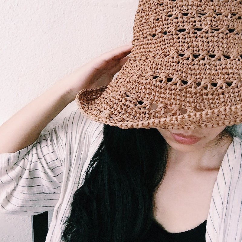 Hand-woven material bag - hollowed out straw hat - งานไม้/ไม้ไผ่/ตัดกระดาษ - กระดาษ 