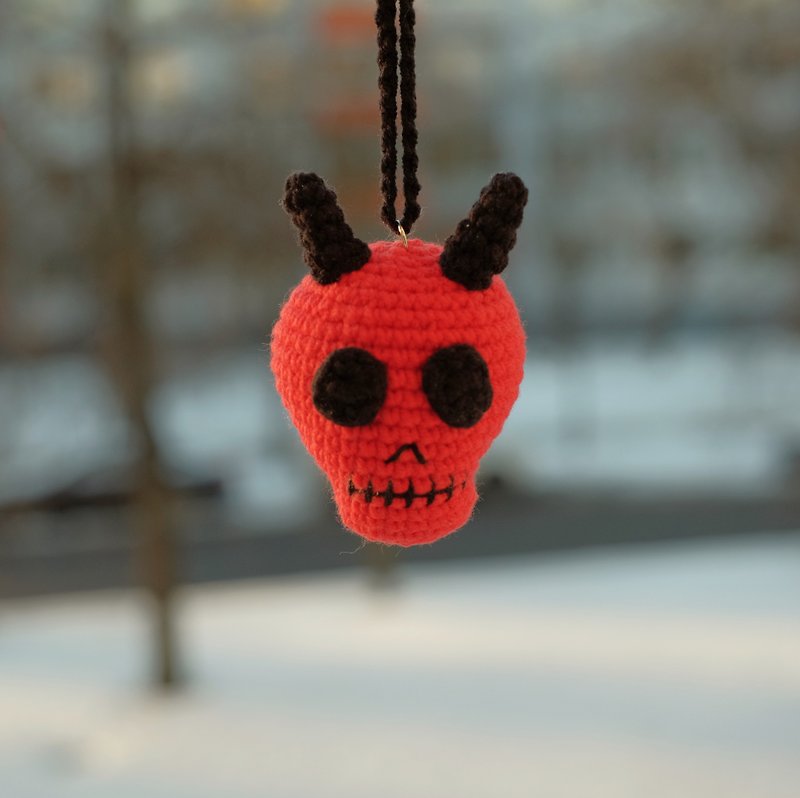 Scull / Gift / keychain - Charms - Thread Red