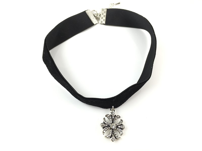 Silver cross diamond necklace - สร้อยคอ - หนังแท้ สีดำ