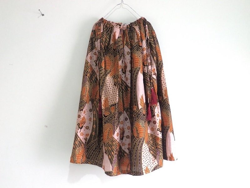 Bird pattern batik / gold fringed adult cute skirt / black - Skirts - Cotton & Hemp 