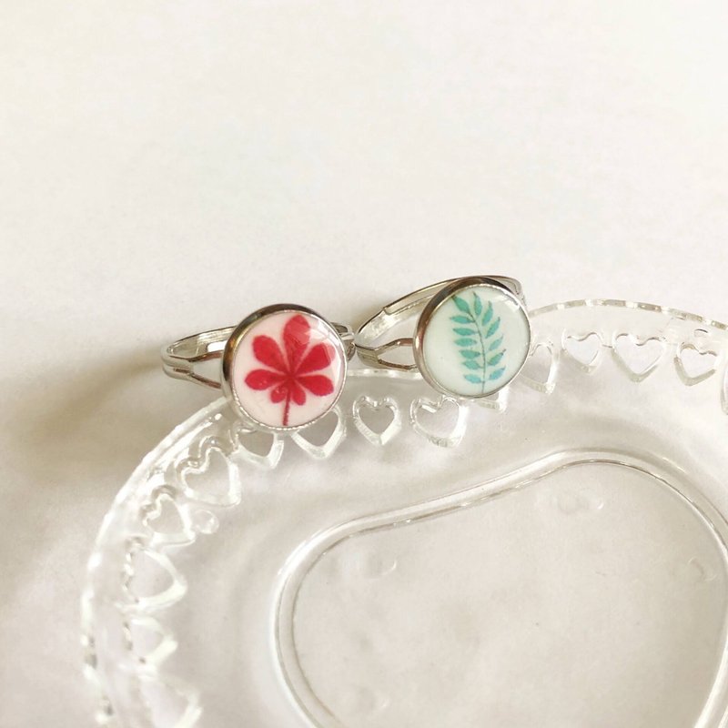 Red leaf green leaf ring hand-made dry flower Japanese resin Japanese transparent - แหวนทั่วไป - เรซิน หลากหลายสี