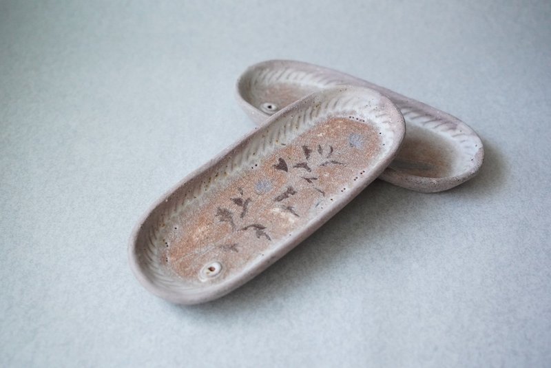 • 米粒出陶中 • 075 深埋在心裡 - 線香盤 - 香薰/精油/線香 - 陶 多色