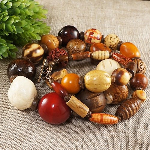 AGATIX Wooden Beaded Necklace Brown Beige Red Wood Seed Nut Large Bead Necklace Jewelry
