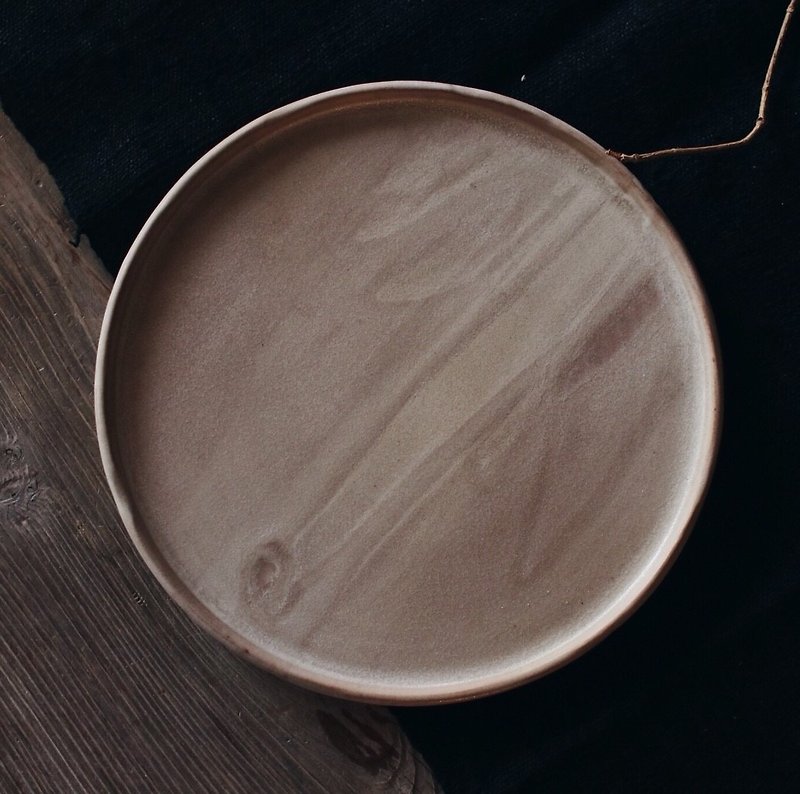 _砚白いプレートを見上げる - 皿・プレート - 陶器 グレー