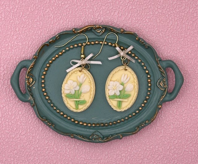 625】小さなお花のピアス／樹脂粘土