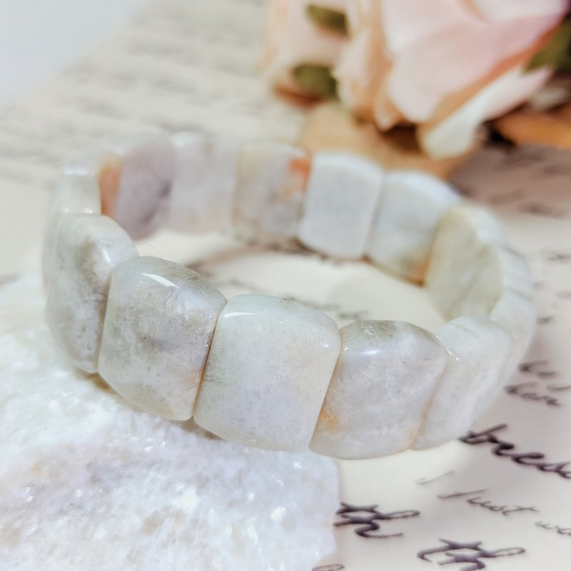 Afternoon mist* milky white jelly material natural coral jade hand bracelet customized gift - สร้อยข้อมือ - หยก ขาว