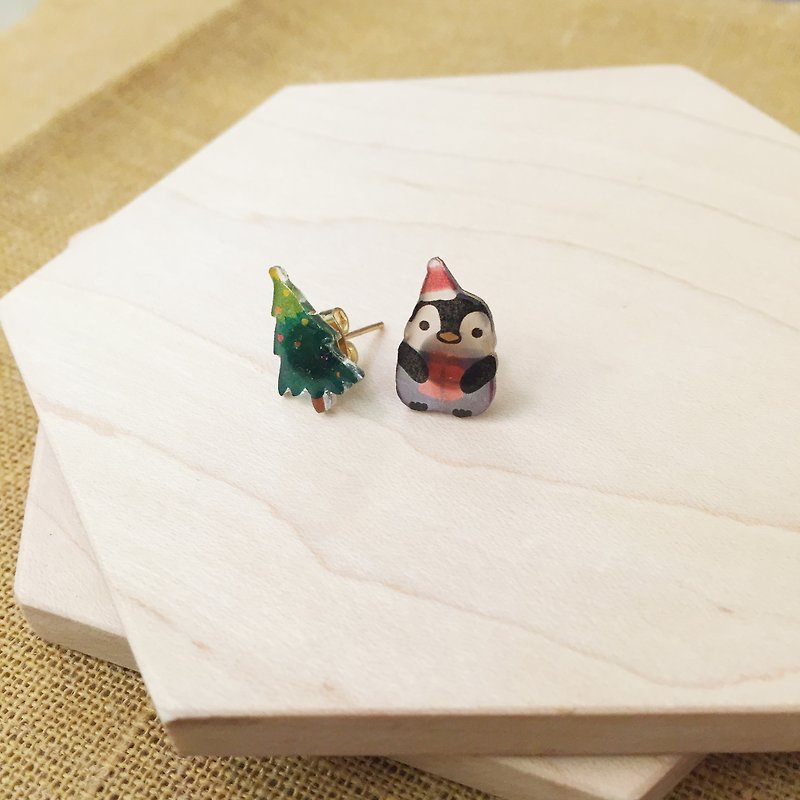 Oops bear - Xmas special series－Little penguin & Xmas tree earring - Earrings & Clip-ons - Acrylic Green