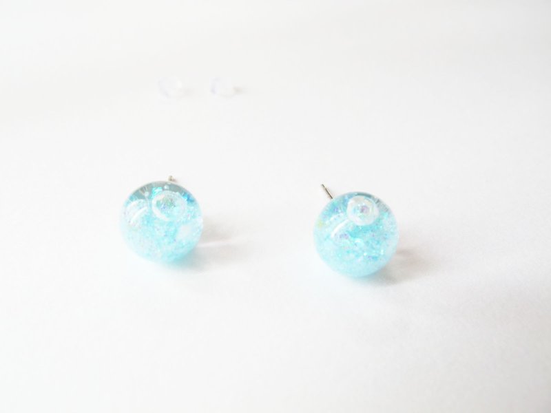 * Rosy Garden * Baby blue glitter with water inside glass ball earrings - ต่างหู - แก้ว สีน้ำเงิน