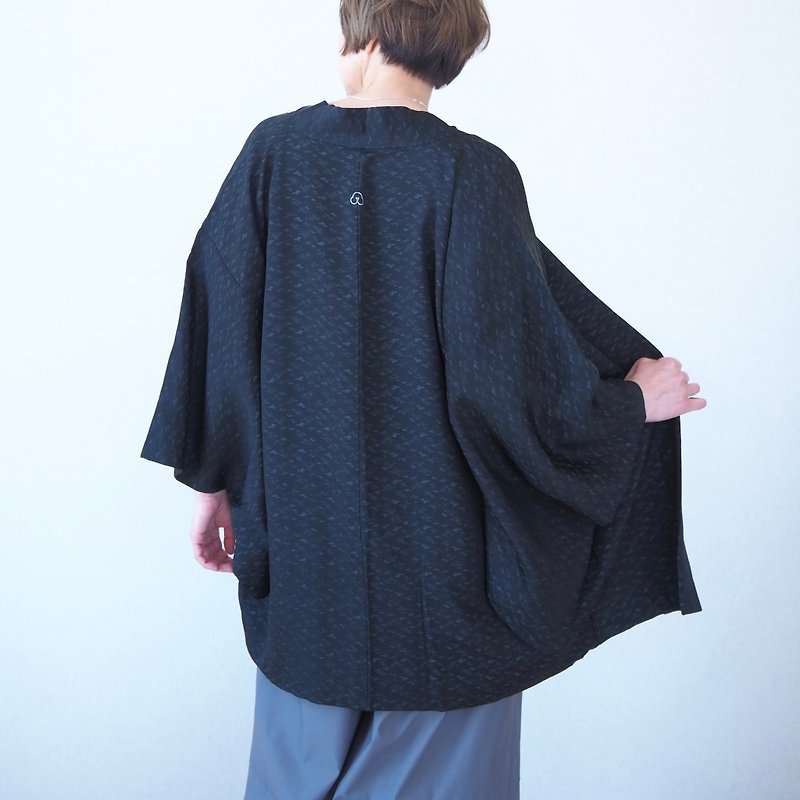 【日本製】 Soft silk blue black Haori, fashion Japan, mens Haori, gift - Women's Casual & Functional Jackets - Silk Black