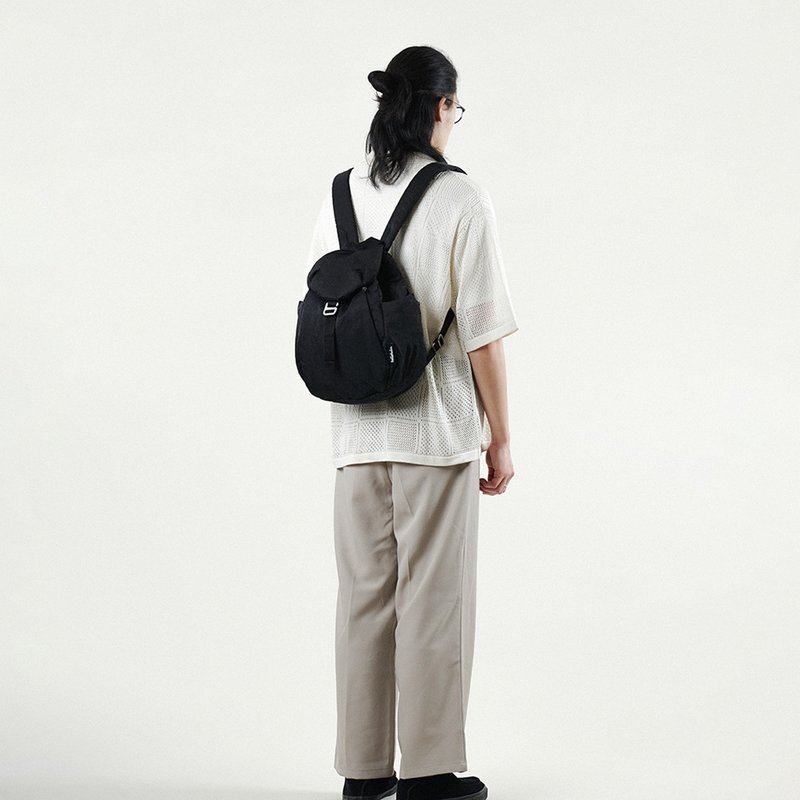 【FW25全新Wander系列】RORY 日常隨身背包 中號 (翠黑色) - 後背包/背包/書包 - 環保材質 黑色