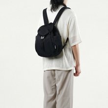【FW25全新Wander系列】RORY 日常隨身背包 中號 (翠黑色)