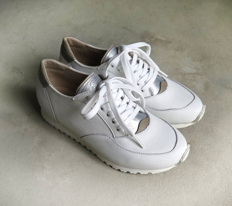 [Clean & Simple Color Palette] Comfortable Yet Slim Fit: Adult Unisex Leather Sneakers in White x Silver x Tsukushi - Women's Running Shoes - Genuine Leather White
