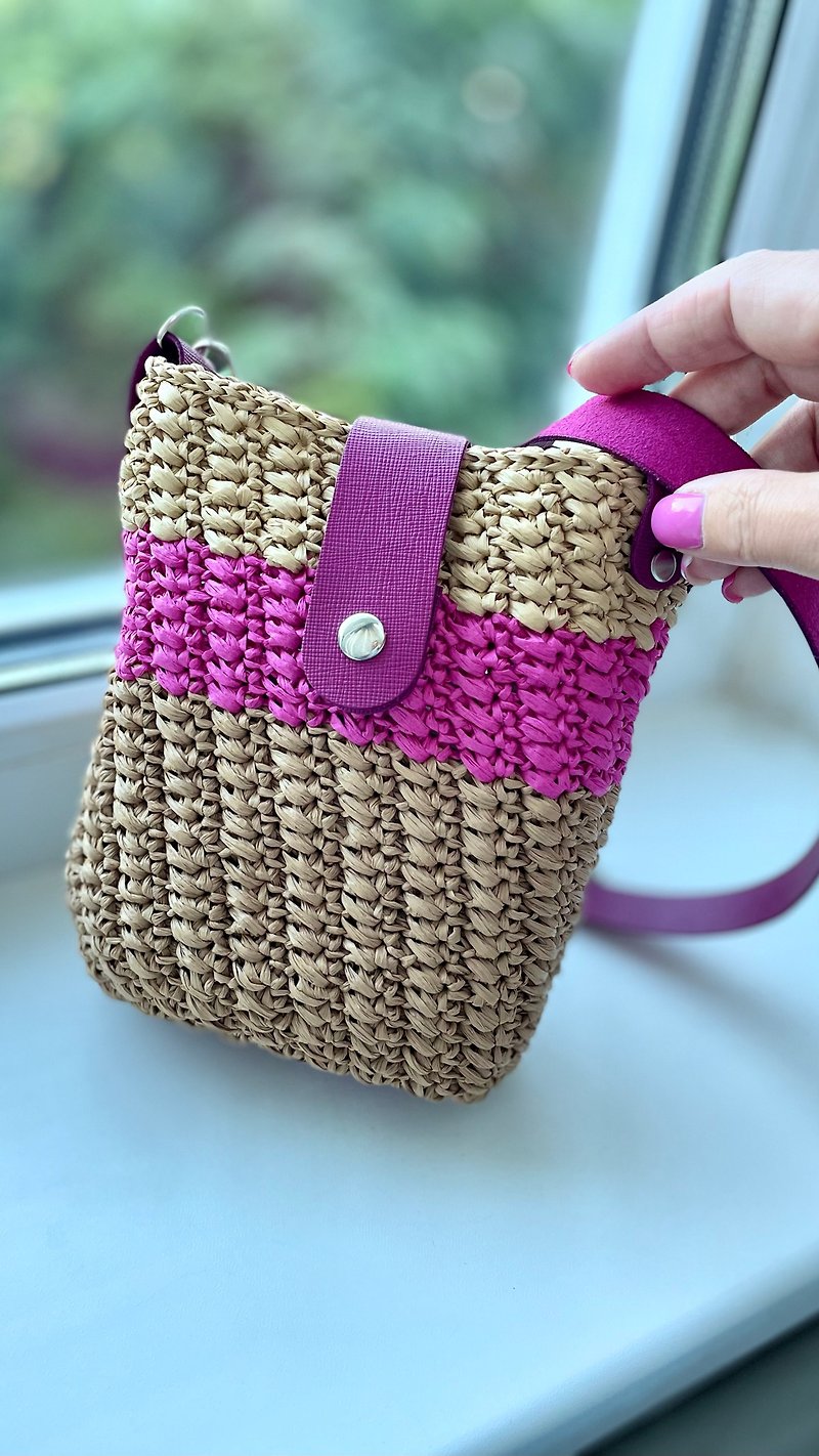 Barbie bag Pink bag Phone bag Minibag Bag handmade  Crochet phone bag - กระเป๋าถือ - หนังแท้ หลากหลายสี