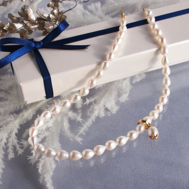 Made in Japan. Perfect for short or long hairstyles. Multi-way necklace with drop pearls, chain and charms. 42-72cm. - Necklaces - Pearl White