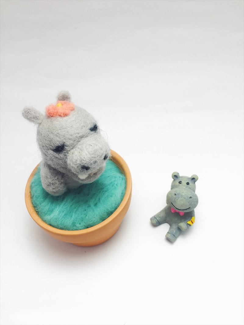 [Warm Soup Pottery] Wool Felt Animal Soup Basin-Flower Hippo - ของวางตกแต่ง - ขนแกะ สีเทา