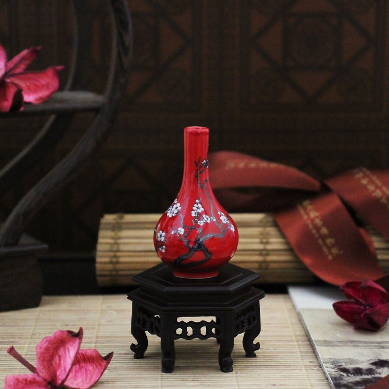 Mini Decorative Porcelain - Pair of Gall-Bladder Vase in Yang-Tsai Enamels with - ของวางตกแต่ง - ดินเผา สีแดง
