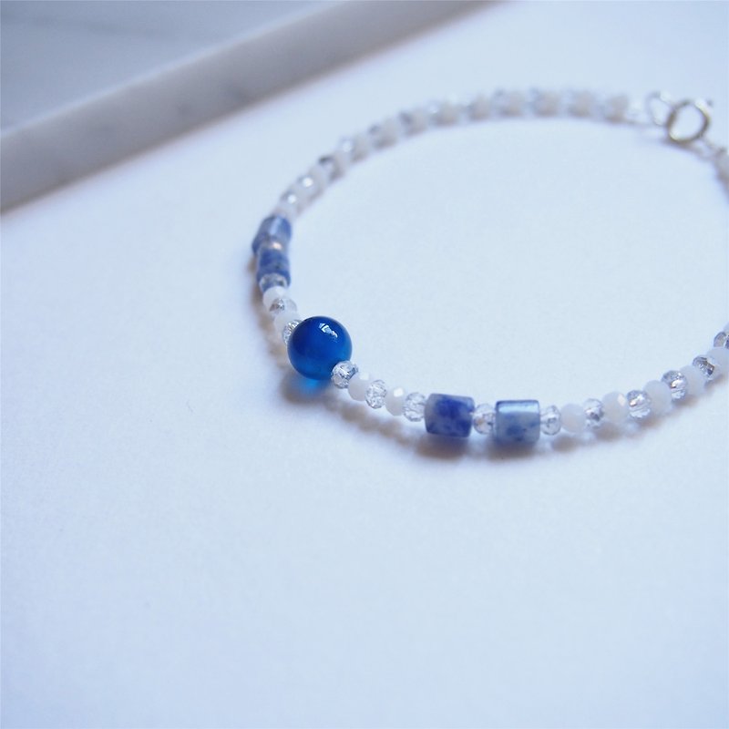"KeepitPetite" clear • blue agate • bluestone • bracelet bracelet • gift - สร้อยข้อมือ - เครื่องเพชรพลอย สีน้ำเงิน