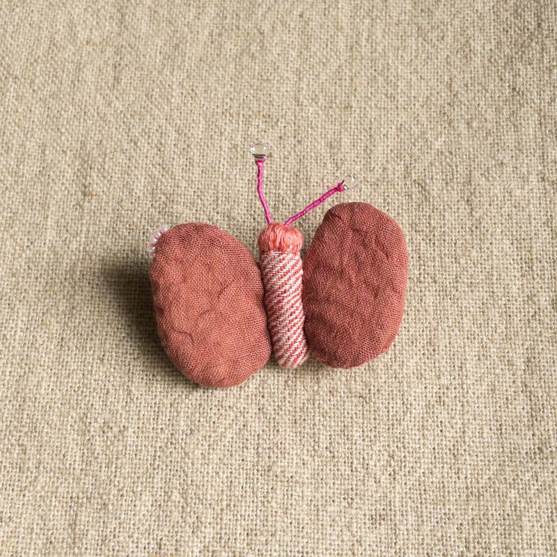小蝴蝶 刺繡胸針別針 / 39 染粉蝶 - 徽章/別針 - 繡線 粉紅色