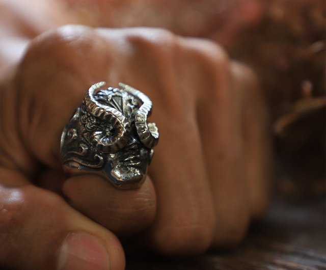 Masquerade Mask Goat horn ring for unisex made of sterling silver