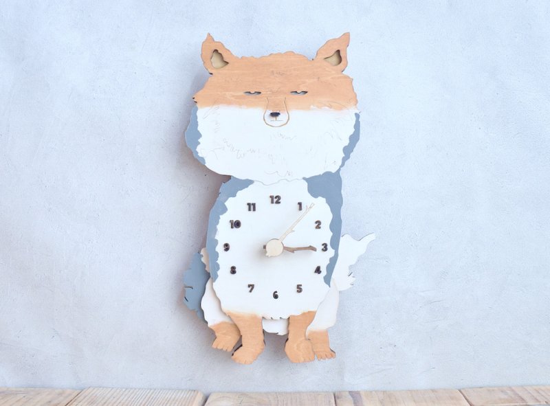 Ennui Tibetan sand fox clock wooden wall clock - นาฬิกา - ไม้ สีกากี