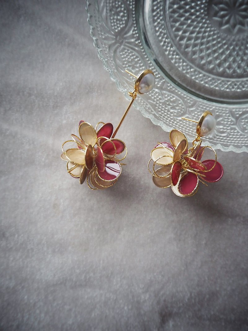 Full Moon Rose Gold Flower Ball Dangle Resin Earrings - ต่างหู - เรซิน สีแดง