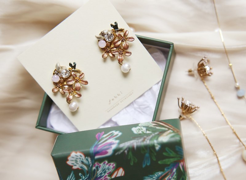 Febbi Chunhui Series-Small Flower Earrings - Earrings & Clip-ons - Other Metals Pink