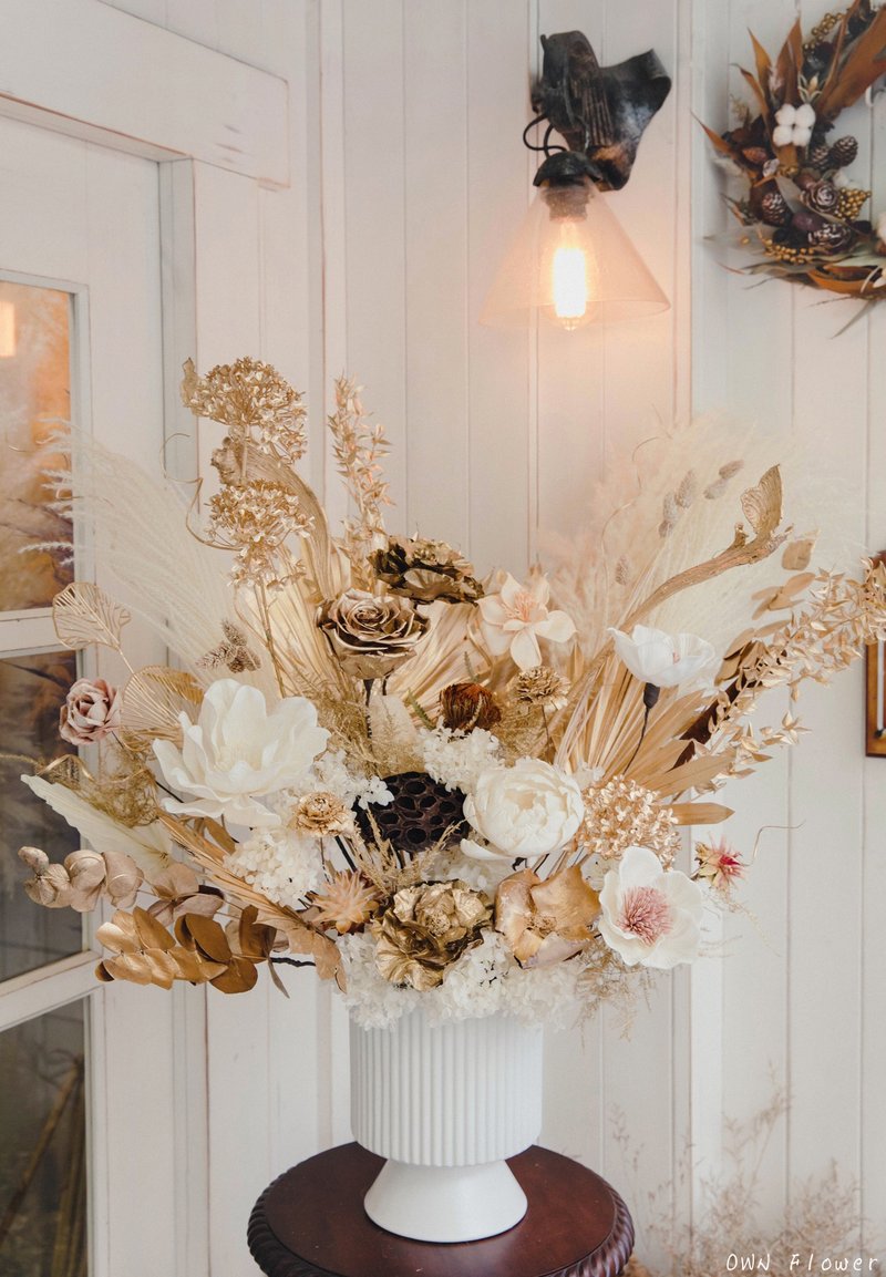 Preserved Floral Arrangement / Unfading Floral Arrangement / Preserved Table Arrangement / Grand Opening Floral Gift / New Home Floral Gift / Large Floral Arrangement / Preserved Flowers - ช่อดอกไม้แห้ง - พืช/ดอกไม้ สีทอง