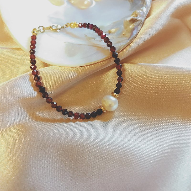 Confidence_Cut Pyrope With Pearl Brass Bracelet - Bracelets - Gemstone 
