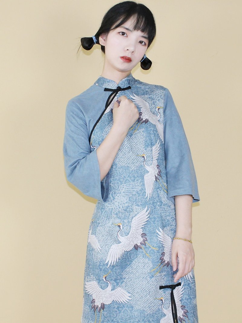 藍色 桃皮絨仙鶴盤扣短款修身旗袍 新中式少女風改良洋裝連身裙 - 旗袍 - 其他人造纖維 藍色