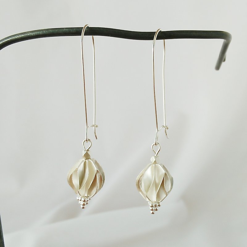 Karen Silver Seed Earrings / Kidney Wire Earrings or Clip-On - ต่างหู - เงิน สีเงิน