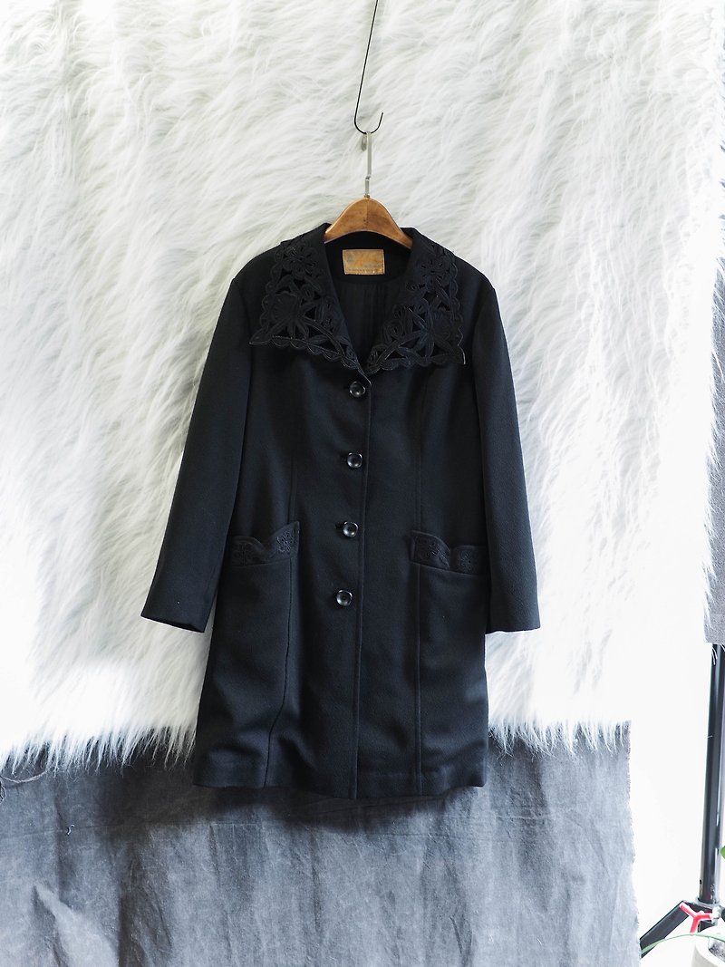 Hiroshima openwork carved collar elegant secluded girl antique long version windbreaker coat jacket vintage - เสื้อแจ็คเก็ต - เส้นใยสังเคราะห์ สีดำ