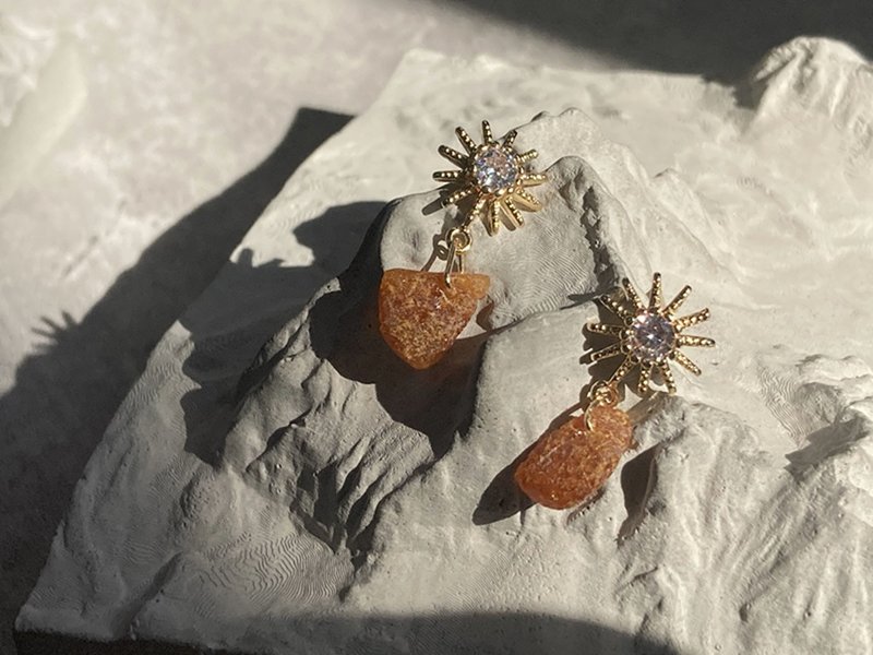 【Sunshine。隨形蜜蠟耳環】俄羅斯蜜蠟、橘蜜蠟、樹脂化石|耳針 - 耳環/耳夾/耳骨夾 - 其他材質 橘色