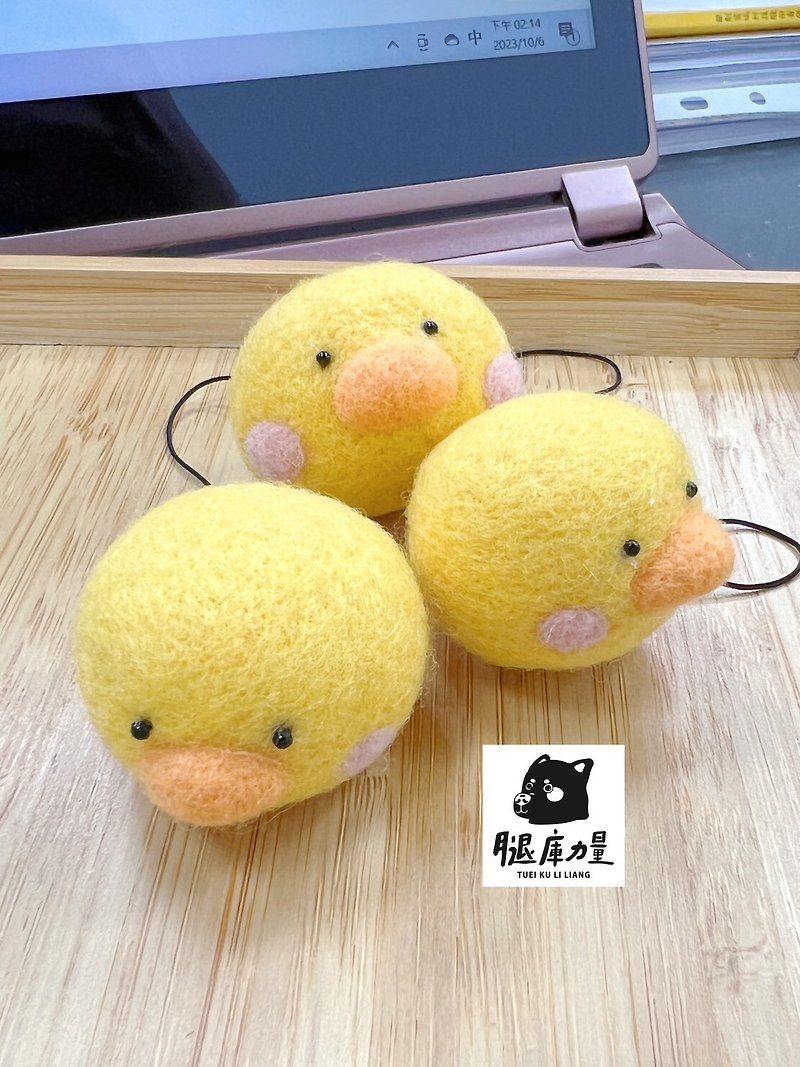 Leg Library Strength_Wool Felt Yellow Duck Egg Keychain Pendant - Keychains - Wool Yellow