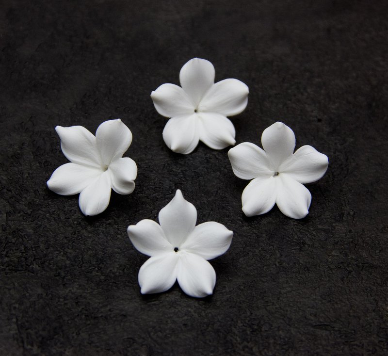White flower beads 2.5 cm, Floral beads polymer clay making jewelry - 零件/散裝材料/工具 - 塑膠 白色