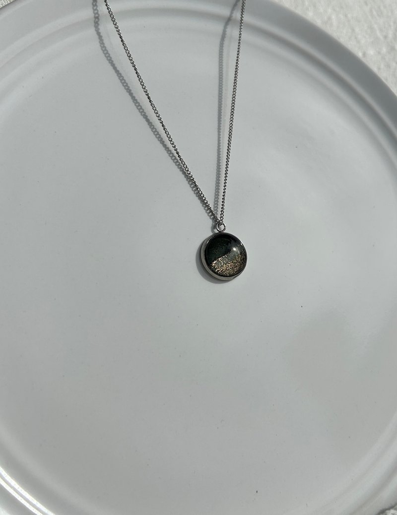 Dark Green Forest Glimmer Circular Hand-Painted Necklace with Stainless Steel Chain - สร้อยคอ - สแตนเลส สีเขียว