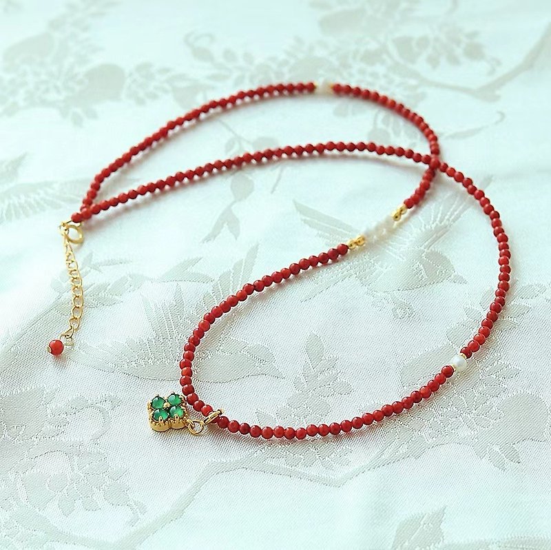 Natural high quality jadeite four leaf clover southern red agate necklace clavicle chain - สร้อยคอ - คริสตัล 