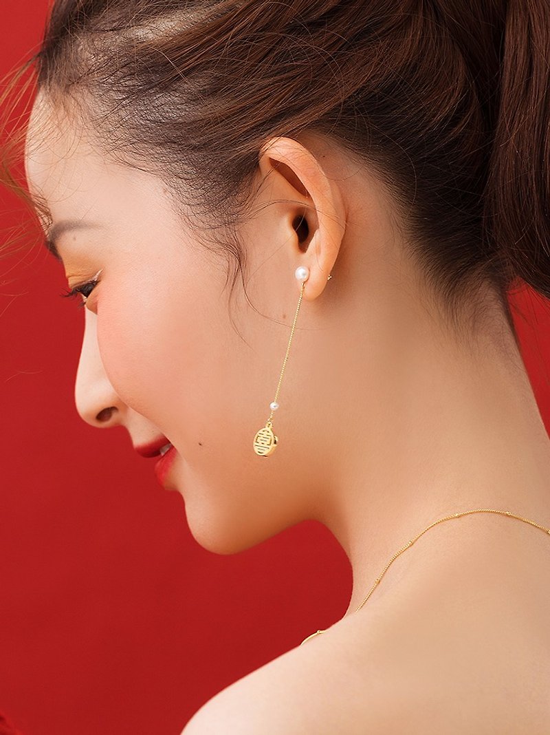 ear stud in pearl and chinese characters - Earrings & Clip-ons - Precious Metals Gold
