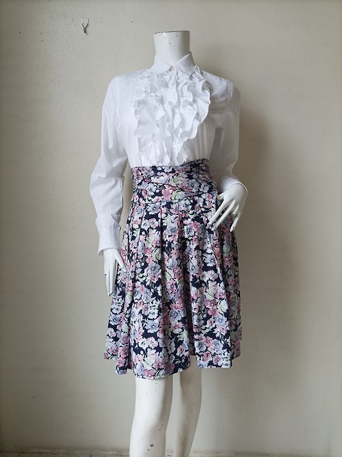 cvintageland Vintage Laura Ashley Mini Skirt Size 7A Japan waist 24