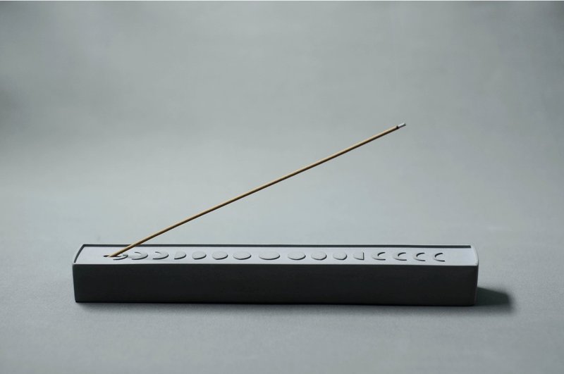 Moon phase with incense stick, clear Cement, wabi-sabi aesthetics - น้ำหอม - ปูน สีเทา