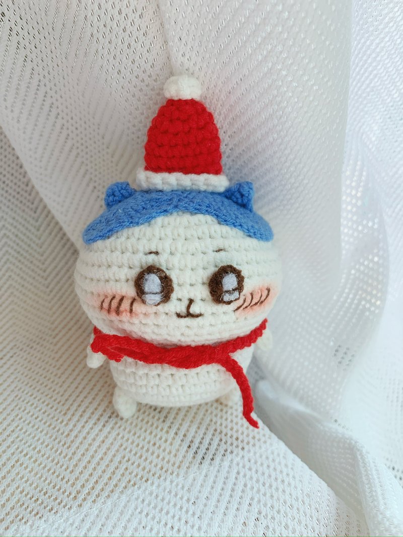 Hand-knitted Chiikawa Xiaohachi Healing Cute Painting Style Doll Pendant Christmas Outfit - Necklaces - Cotton & Hemp Multicolor