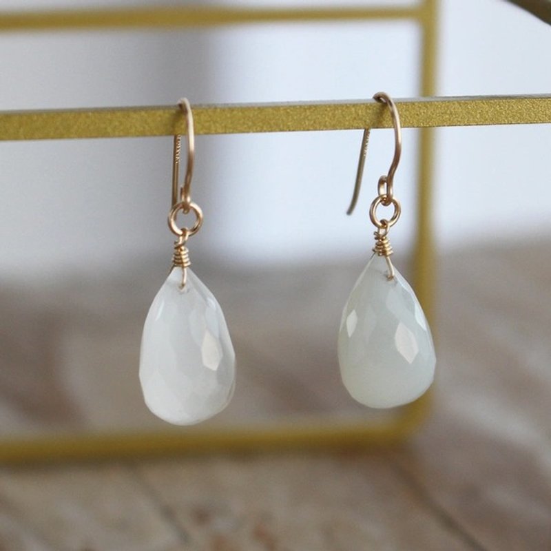 Pinkoi 代購 - ✨六月誕生石白石<大水滴切割>耳針（K14GF） - 耳環/耳夾/耳骨夾 - 寶石 白色