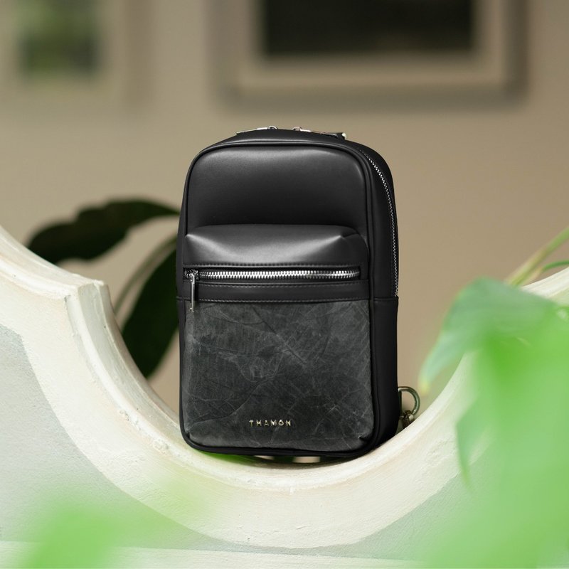 Nomad sling bag - Black - 其他 - 植物．花 黑色