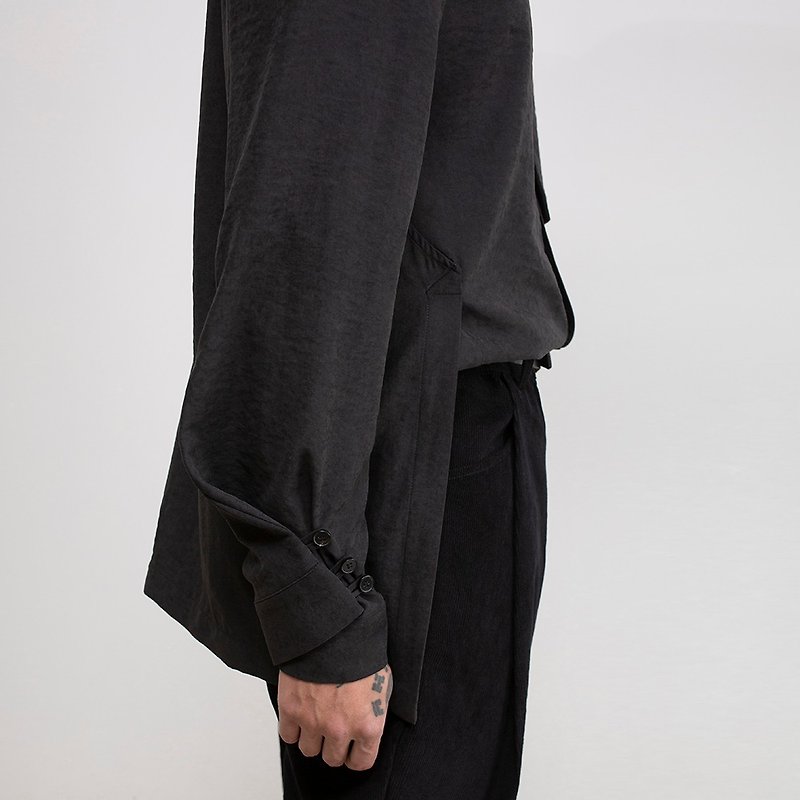 Japanese loose and slim casual retro slit dark black old three-dimensional pleated long-sleeved shirt - เสื้อเชิ้ตผู้ชาย - ไฟเบอร์อื่นๆ สีเทา