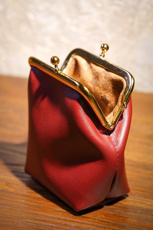 Leather mouth gold pure handmade lambskin kiss lock bag - Shop