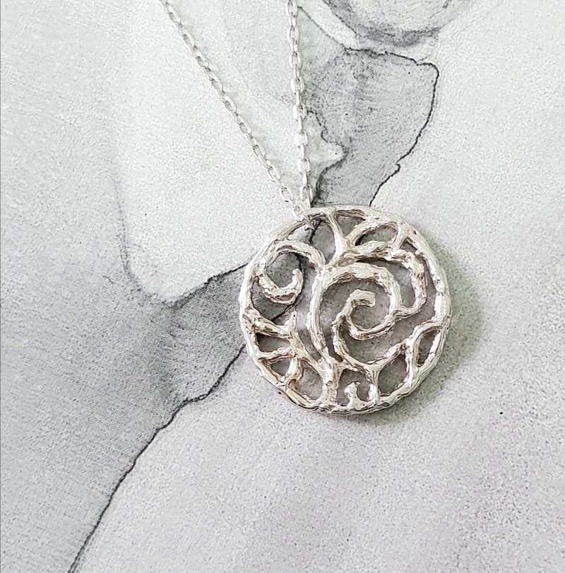 925純銀飾  藝術個性手感風格手繪縷空圖騰不規則大圓墜 - 項鍊 - 純銀 銀色
