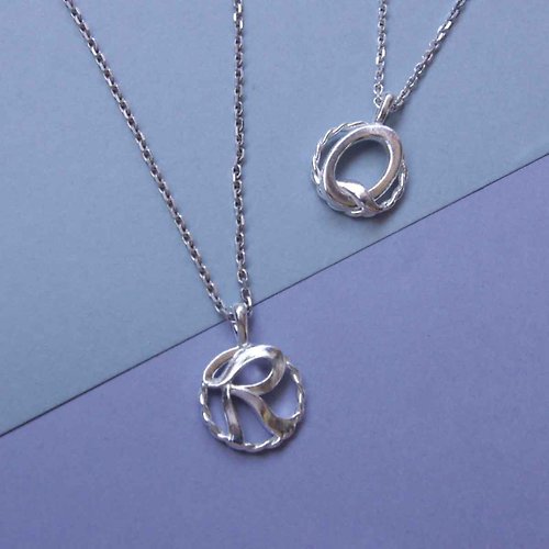 sixsensejewelry 字母系列--柔和Q,R字母頸鍊