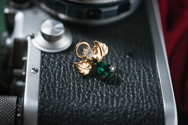 [Please inquire first] VINTAGE Emerald Rhinestone Angel Vintage Pin