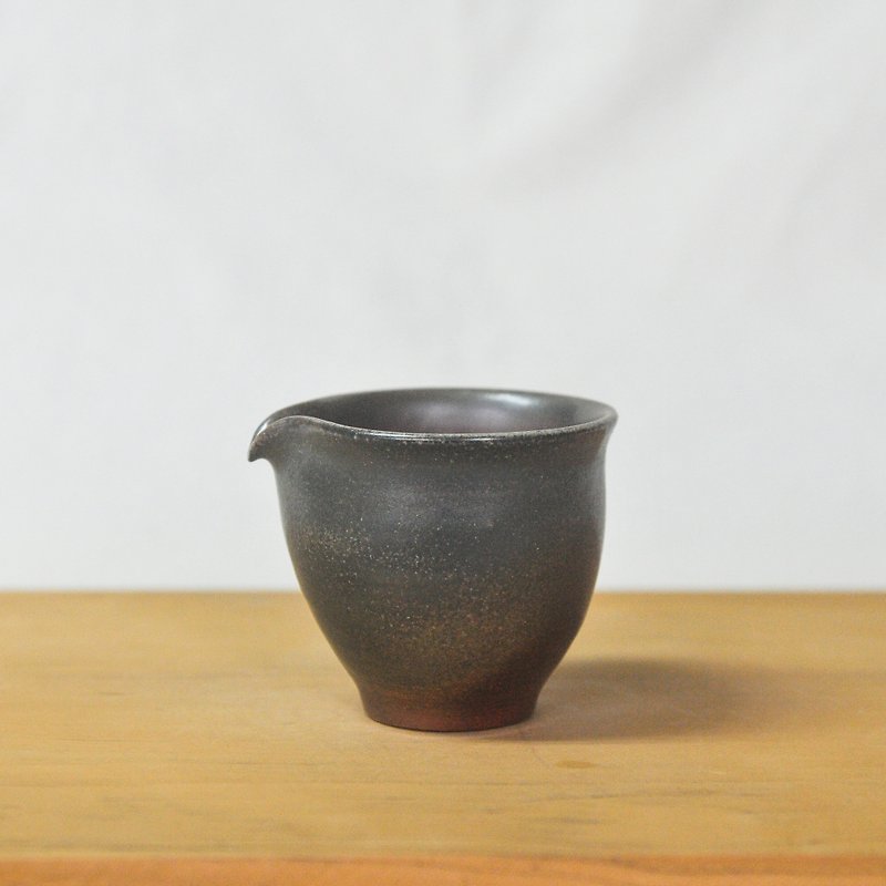 柴燒陶手作 黑色沉穩的茶海 公道杯 - 茶壺/茶杯/茶具 - 陶 黑色